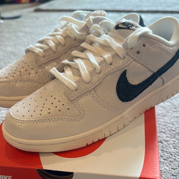 Nike Women's Cream and Black Sneakers - Picture 4 of 4